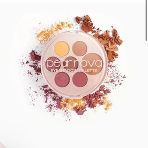 New in box Pear Nova Eyeshadow Palette